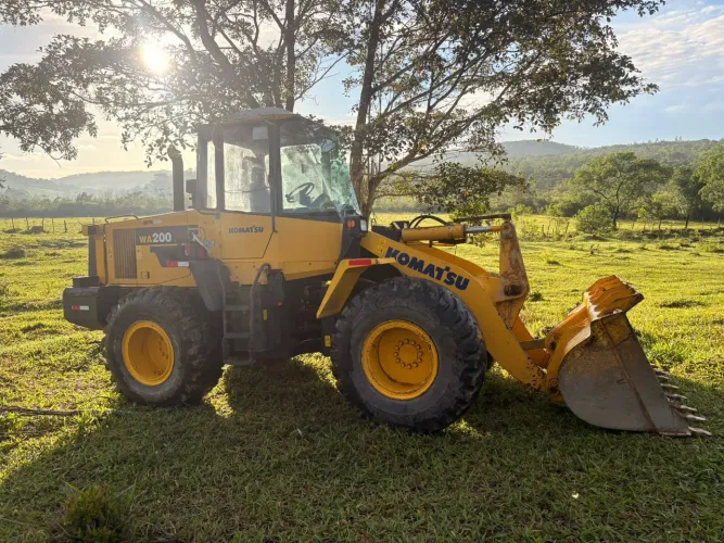Pa carregadeira komatsu WA200