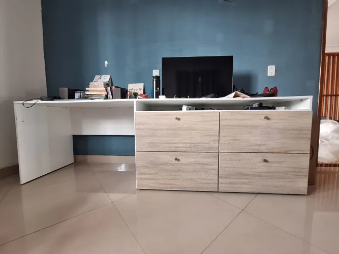 Armário c/ mesa de estudo 100% MDF em perfeito estado.