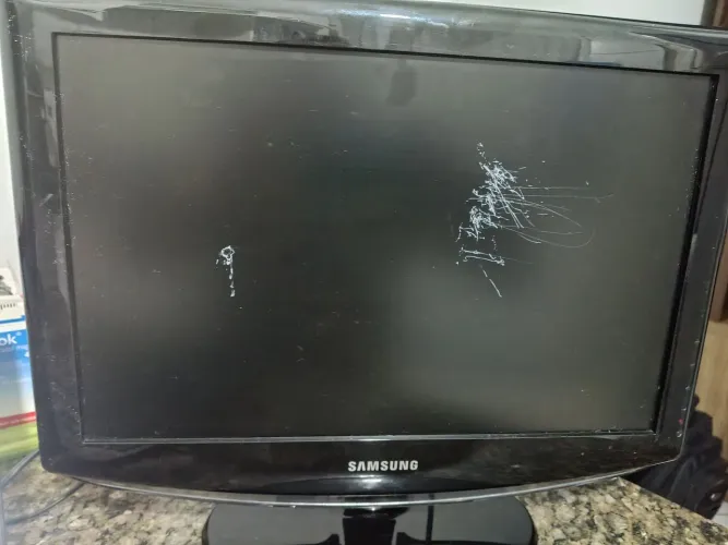 Monitor Samsung 19 polegadas com detalhes! Ler descrição!