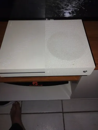 Xbox one s pra vender ou fazer troca , só precisa trocar a fonte de alimentação