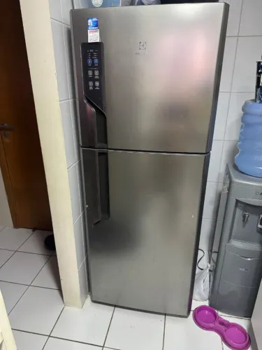 Geladeira Electrolux Frost Free Inox 431L 220V (Painel Digital / Seminova)