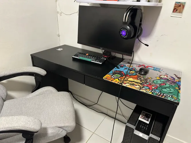Mesa de escritório (com duas gavetas)