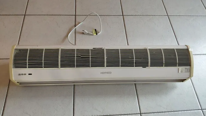 Cortina de ar Komeco com defeito