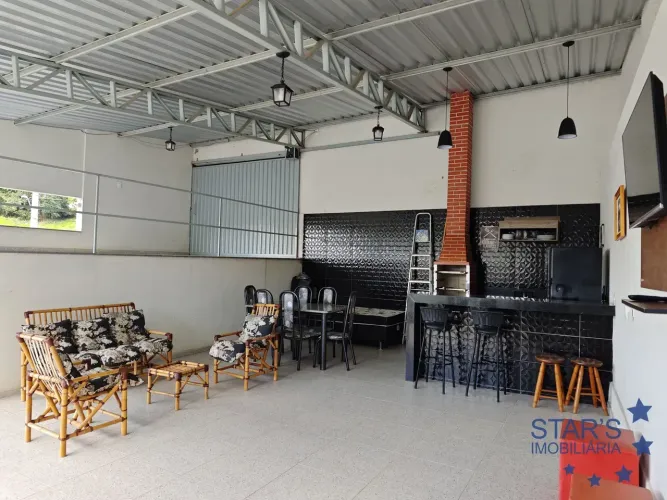 Casa reformada em Santa Rita de Jacutinga! 4 Quartos - 250m² - Churrasqueira - Garagem