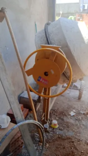 Vende se betoneira