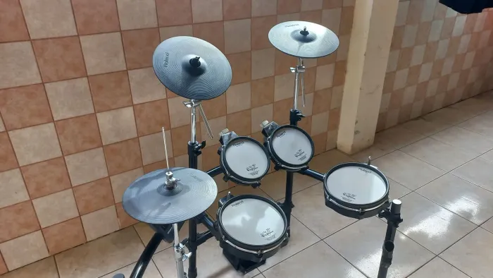 Bateria eletrônica roland