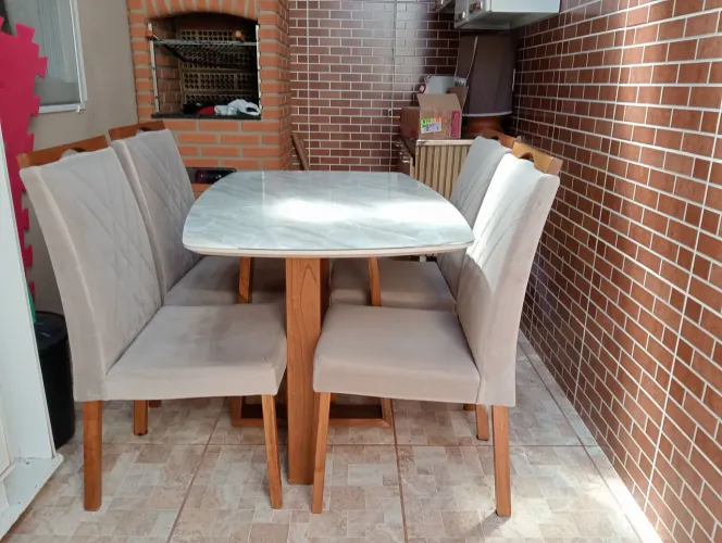 Mesa com 4 cadeiras