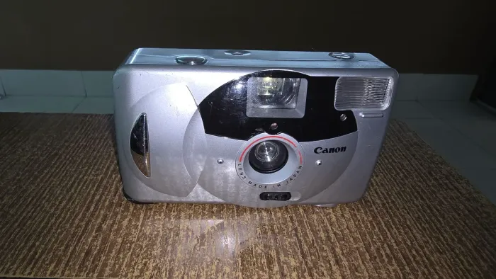 Câmara Canon prime BF -95 esta funcionando mas a tampa das pilhas esta quebrada