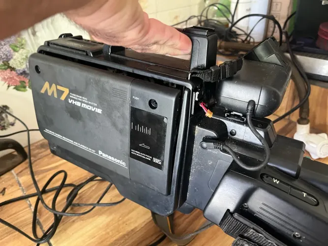 filmadora antiga Panasonic NV-M7 (modelo VHS Movie M7)