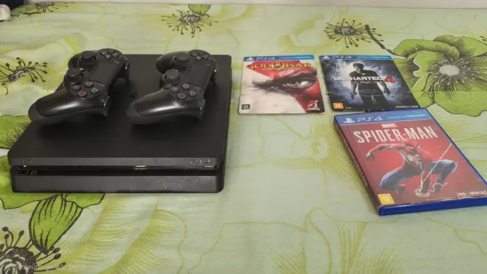 Ps4 slim 500 gb 3 jogos e 2 controles