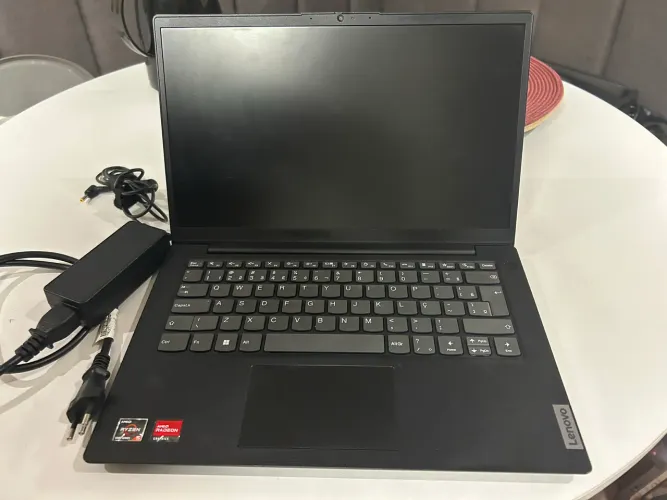 Notebook Lenovo V14 Ryzen 5 8GB 256GB SSD - Seminovo