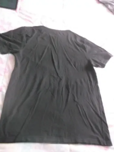 camiseta preta