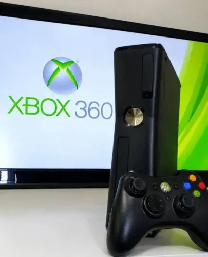 Vendo Xbox 360 3 jogos com 2 controle 