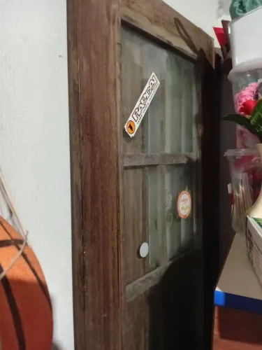 Vendo uma porta de 1:20 de largura madeira boa com vidro