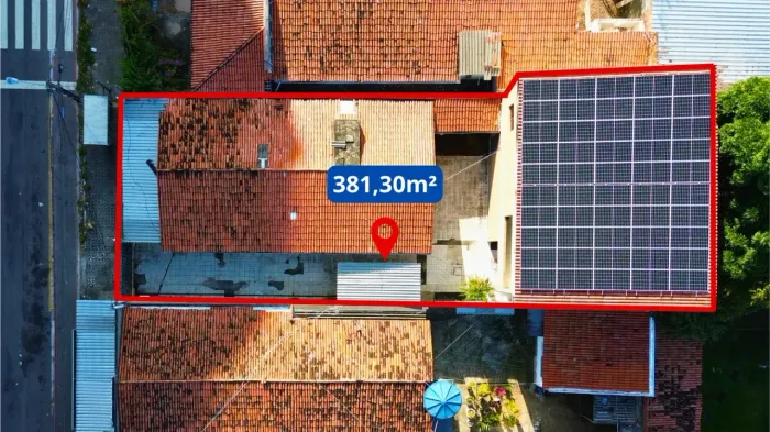 Oportunidade única em Ponta Negra: Triplex com vocação residencial e comercial na Av. Prai