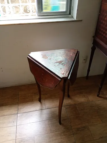 Mesa de apoio francesa marchetada
