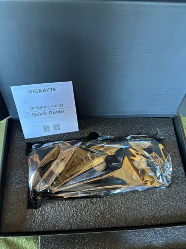 Placa de Vídeo RX 7600 GAMING OC 8G AMD Radeon Gigabyte, 8GB, GDDR6, 128bits, RGB