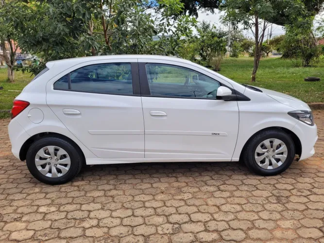 Chevrolet Onix JOY Hatch 1.0 8V Flex Mec. 4P 2019