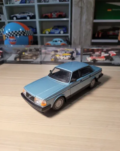 Miniatura 1:24 Volvo 240 Gl welly