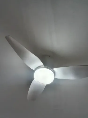 Ventilador de teto inteligente com controle remoto e 3 cores de luz