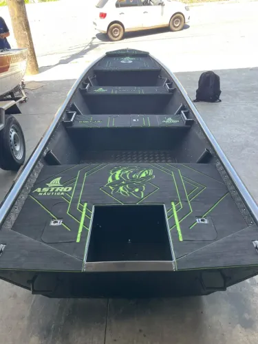 Barco 5,5 Metros novo