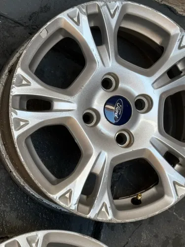 Roda Ford aro 15