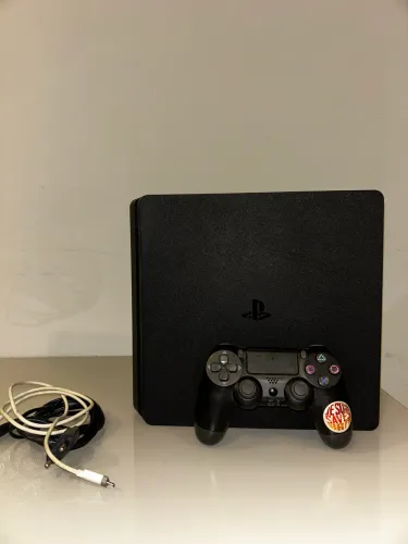 Playstation PS4 500GB com caixa original + 1 controle novo + 4 jogos