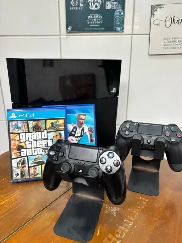 PS4 FAT 500GB + 2 CONTROLES