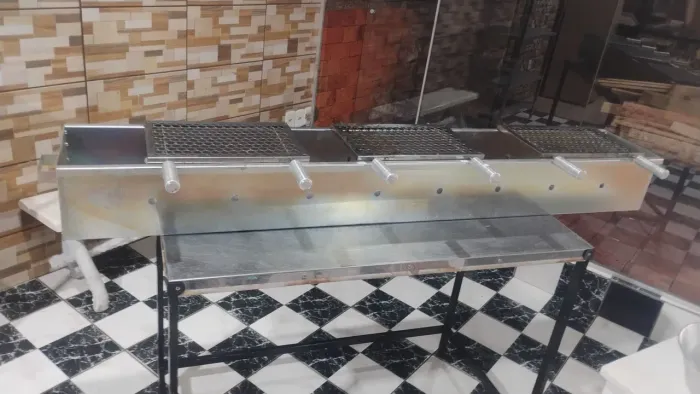 Vendo churrasqueira de espetinho 1,80x0,25. Nova.