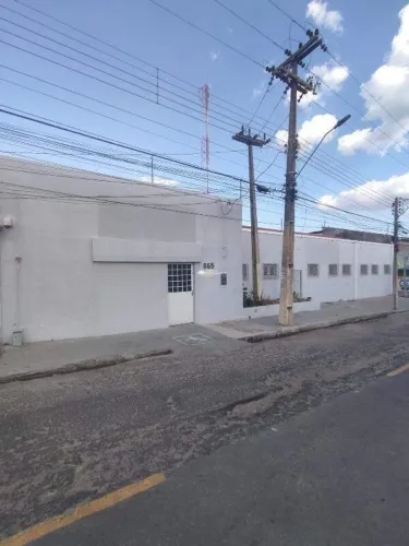 Casa Comercial Exclusiva para Aluguel no Centro de Teresina , 23 Salas, 3 Banheiros