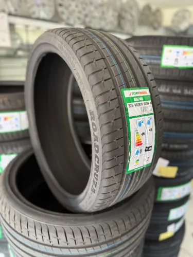 Pneu aro 225/35ZR20 PERFIL BAIXO 
