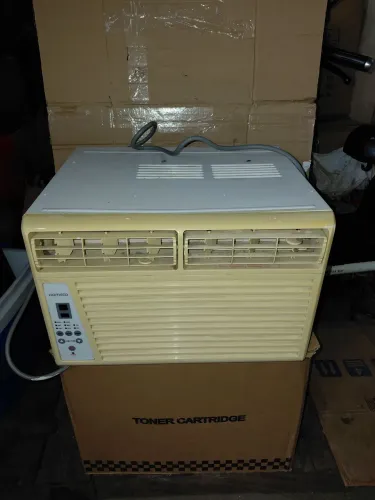 Vendo um ar-condicionado komeco de 7.000 BTUS  em Bom estado de conservação funcionando. 
