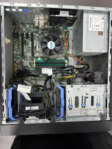 Lenovo ThinkServer TS150 Servidor