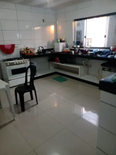 O imóvel São dois andares sendo o de baixo quase pronto parte de cima falta acabamento 
