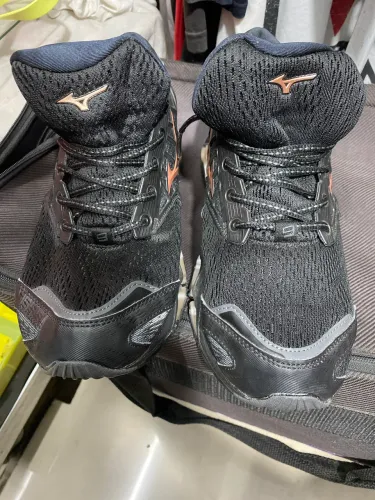 Tênis Mizuno Wave Prophecy Black Gold