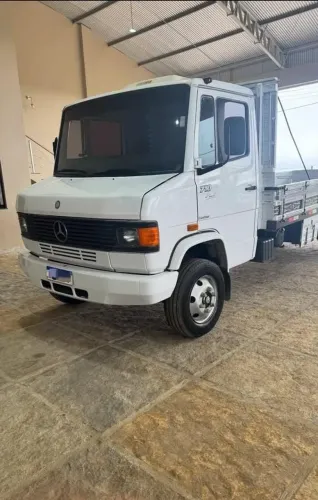 VENDO CAMINHÃO 710 CARROCERIA