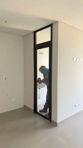 PORTA 77 x 2,60 EM VIDRO E ALUMINIO COM MAÇANETALINHA PREMIUM
