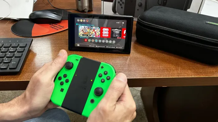 Nintendo Switch Completo na Caixa + 6 Jogos + 2 Pares de Joy cons