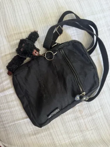 Bolsa preta kipling de ombro