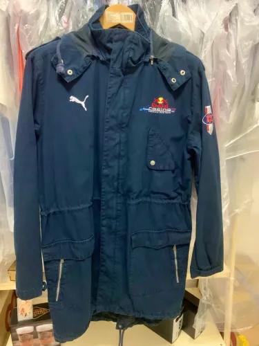 VENDO SOBRETUDO RED BULL RBR F1 ORIGINAL 