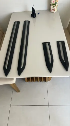 Frisos Laterais Originais Corolla Cross (4 peças)