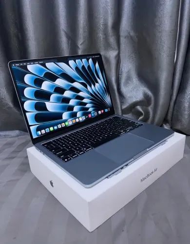 MacBook Air M4 13.6 16GB - 256GB /skay blue