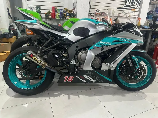 Zx10 2012 único dono apenas 4mil km