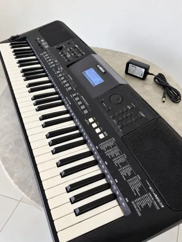 Teclado Musical Yamaha Psr-e363 - 61 Teclas Sensitivo Preto