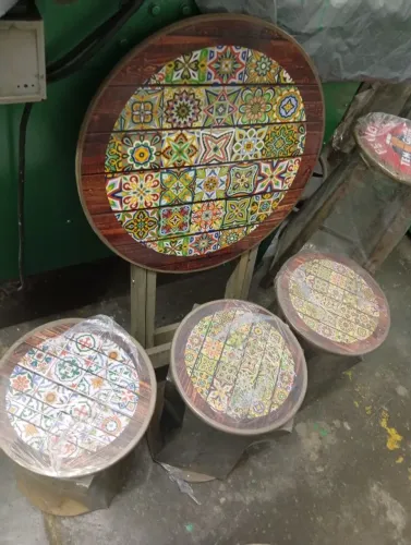 Mesas e banquetas