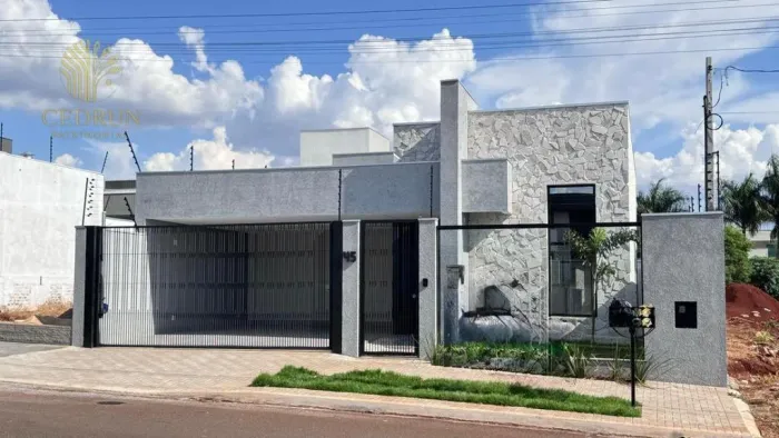 Casa à venda em Maringá, com 3 suítes, 204 m², piscina com hidromassagem e alto padrão