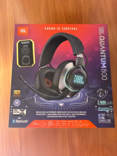     JBL Quantum 800 Sem Fio + RGB | Som Premium e Cancelamento de Ruído