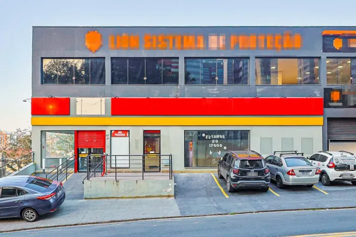 Loja na Rua Francisco Preto, 47 170 m²