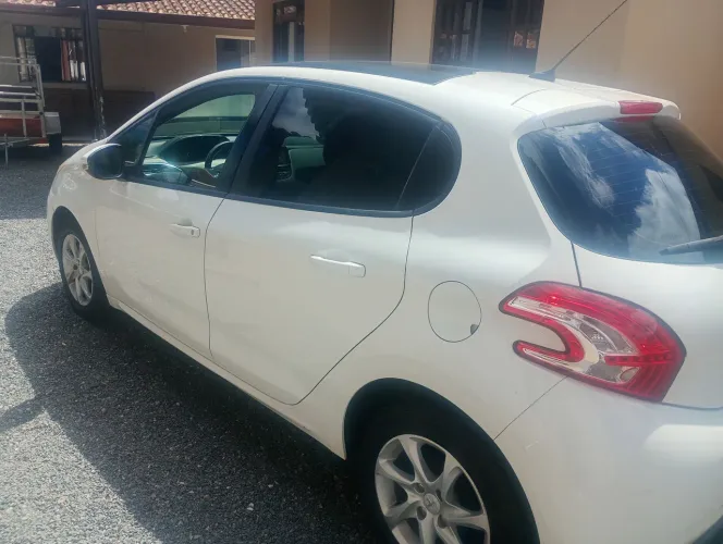 Peugeot 208 Allure 1.5 Flex 8V 5P 2015