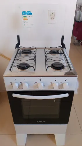 Fogão seminovo de quatro bocas tá tudo perfeito